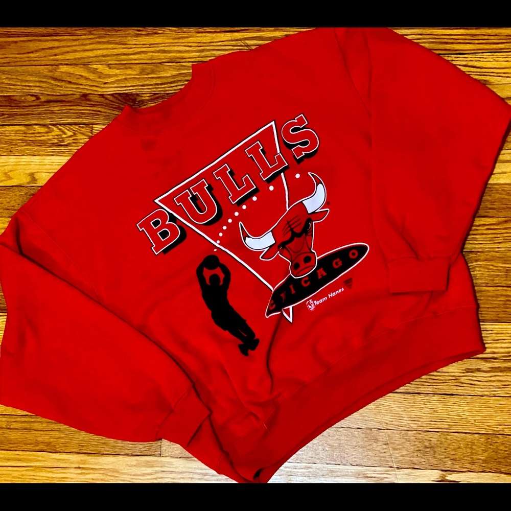 Chicago Bulls Team sweatshirt.